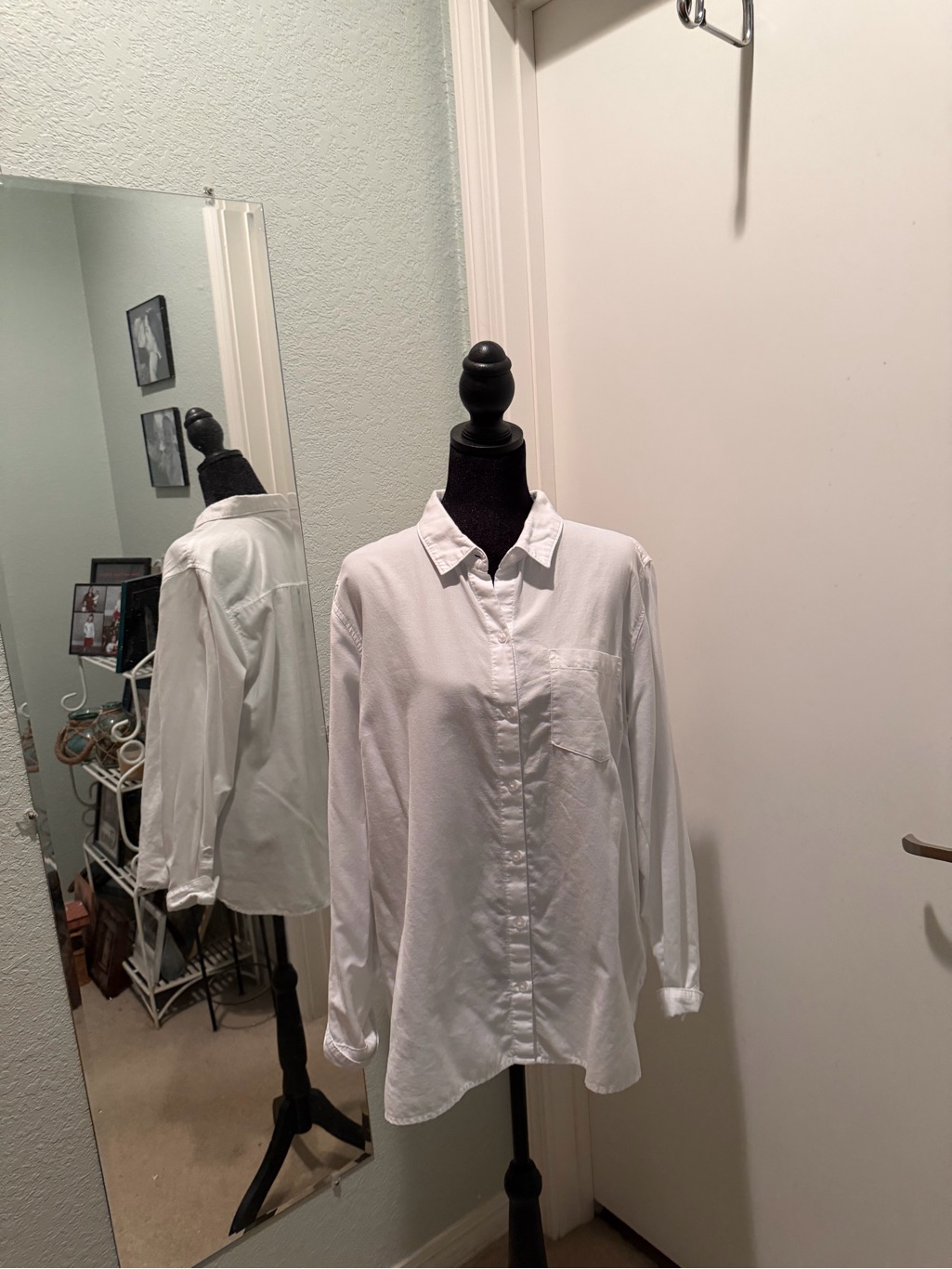 Old Navy White Women's Button-Down Shirt